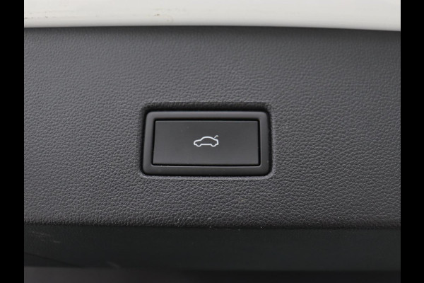 Volkswagen T-Roc 1.0 TSI Style Business | Trekhaak | Camera | Adaptive cruise | Carplay | Navigatie | Side Assist | Climate control | DAB | Parkeerhulp | Bluetooth