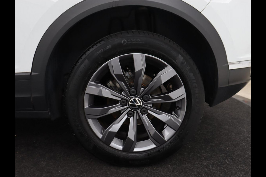 Volkswagen T-Roc 1.0 TSI Style Business | Trekhaak | Camera | Adaptive cruise | Carplay | Navigatie | Side Assist | Climate control | DAB | Parkeerhulp | Bluetooth
