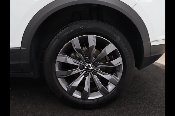 Volkswagen T-Roc 1.0 TSI Style Business | Trekhaak | Camera | Adaptive cruise | Carplay | Navigatie | Side Assist | Climate control | DAB | Parkeerhulp | Bluetooth