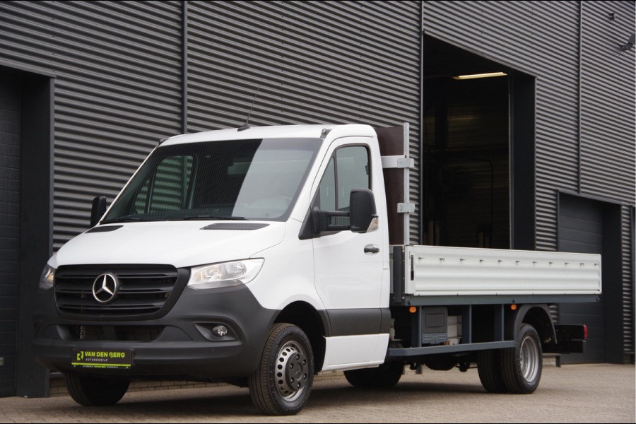 Mercedes-Benz Sprinter 519 3.5T OPEN LAADBAK, 3.5T TREKHAAK, DUBBELLUCHT, ADAPT. CRUISE, STANDKACHEL, CLIMA, LEDER STUUR, NAVI, MBUX, DUBBEL LUCHT