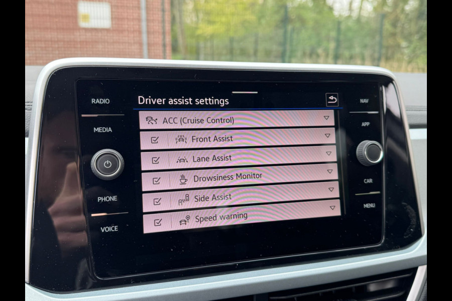 Volkswagen T-Roc TSI 115PK LIFE GOAL EDITION VIRTUAL/NAVI/ACC/STOELVERW. wordt verwacht!