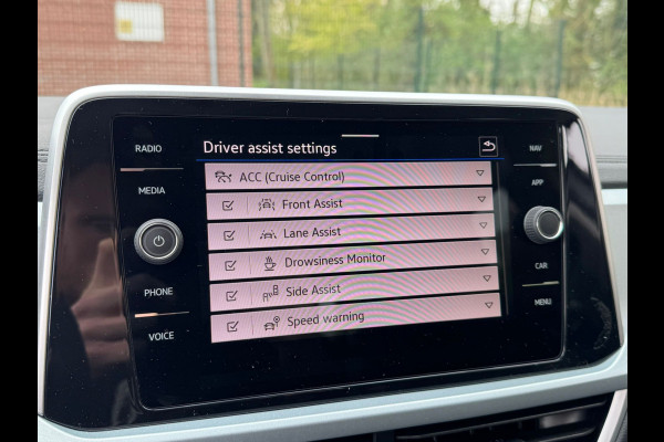 Volkswagen T-Roc TSI 115PK LIFE GOAL EDITION VIRTUAL/NAVI/ACC/STOELVERW. wordt verwacht!