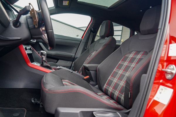 Volkswagen Polo 2.0 TSI GTI | Panorama | Automaat | Climatronic | Stoelverwarming | Virtual cockpit | Apple carplay | NAP