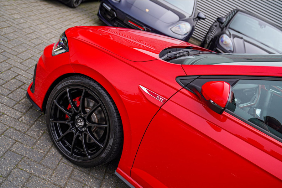 Volkswagen Polo 2.0 TSI GTI | Panorama | Automaat | Climatronic | Stoelverwarming | Virtual cockpit | Apple carplay | NAP