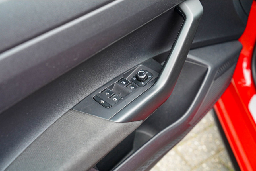 Volkswagen Polo 2.0 TSI GTI | Panorama | Automaat | Climatronic | Stoelverwarming | Virtual cockpit | Apple carplay | NAP