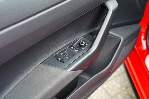 Volkswagen Polo 2.0 TSI GTI | Panorama | Automaat | Climatronic | Stoelverwarming | Virtual cockpit | Apple carplay | NAP