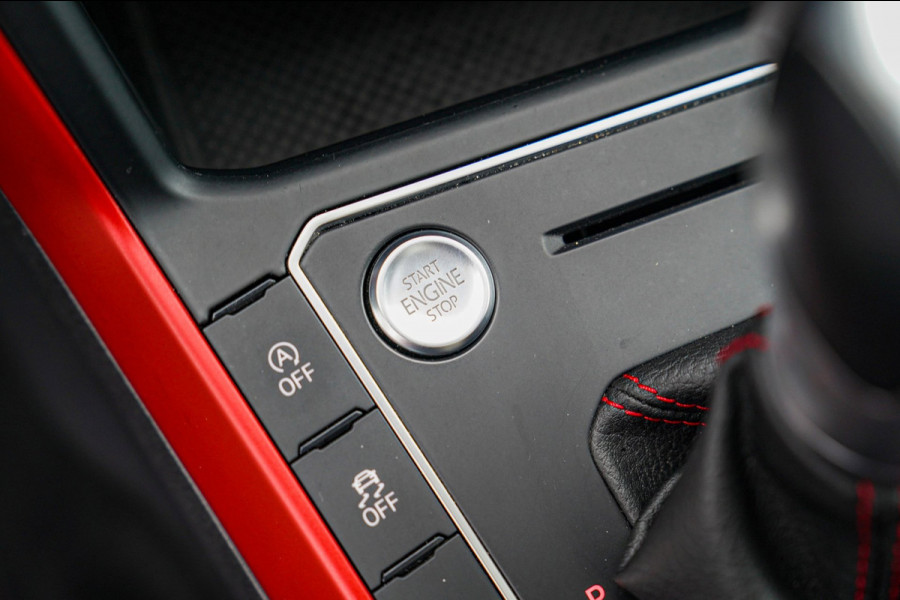 Volkswagen Polo 2.0 TSI GTI | Panorama | Automaat | Climatronic | Stoelverwarming | Virtual cockpit | Apple carplay | NAP