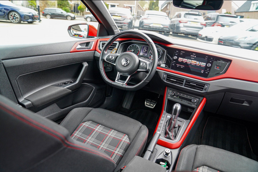 Volkswagen Polo 2.0 TSI GTI | Panorama | Automaat | Climatronic | Stoelverwarming | Virtual cockpit | Apple carplay | NAP