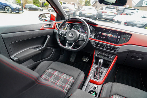 Volkswagen Polo 2.0 TSI GTI | Panorama | Automaat | Climatronic | Stoelverwarming | Virtual cockpit | Apple carplay | NAP