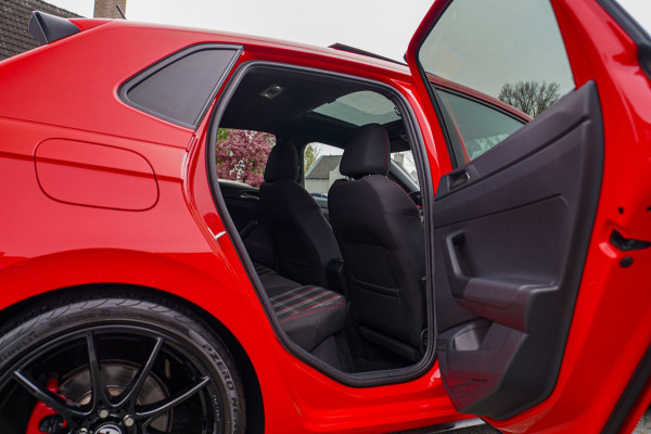 Volkswagen Polo 2.0 TSI GTI | Panorama | Automaat | Climatronic | Stoelverwarming | Virtual cockpit | Apple carplay | NAP