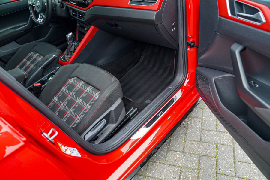 Volkswagen Polo 2.0 TSI GTI | Panorama | Automaat | Climatronic | Stoelverwarming | Virtual cockpit | Apple carplay | NAP