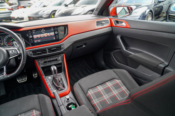 Volkswagen Polo 2.0 TSI GTI | Panorama | Automaat | Climatronic | Stoelverwarming | Virtual cockpit | Apple carplay | NAP
