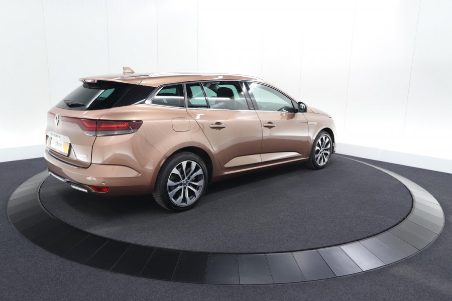 Renault Mégane Estate 1.6 E-Tech Plug-In Hybrid 160 Intens | Stoelmassage | Dodehoekdetectie | Leer | Camera