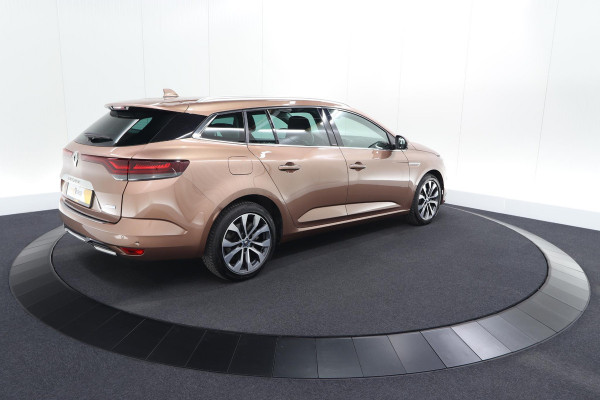Renault Mégane Estate 1.6 E-Tech Plug-In Hybrid 160 Intens | Stoelmassage | Dodehoekdetectie | Leer | Camera