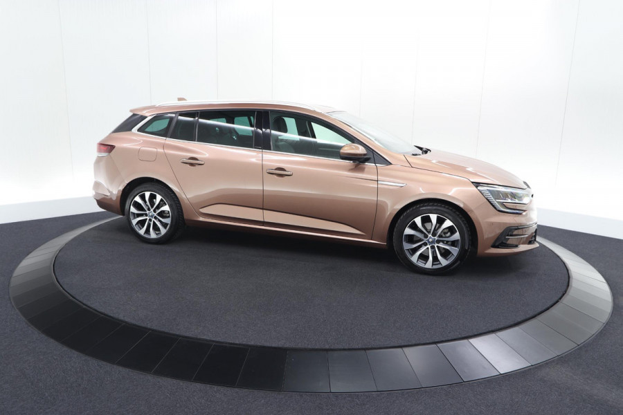 Renault Mégane Estate 1.6 E-Tech Plug-In Hybrid 160 Intens | Stoelmassage | Dodehoekdetectie | Leer | Camera