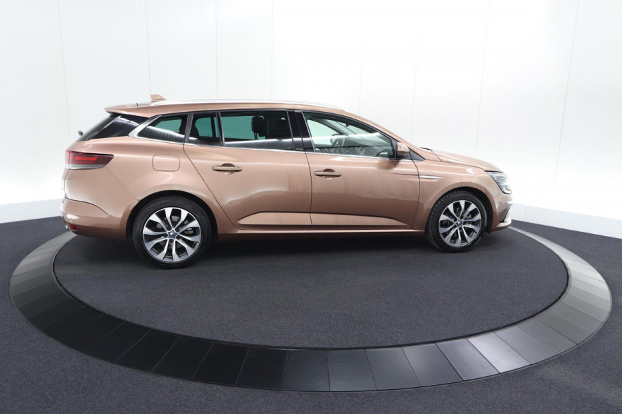 Renault Mégane Estate 1.6 E-Tech Plug-In Hybrid 160 Intens | Stoelmassage | Dodehoekdetectie | Leer | Camera
