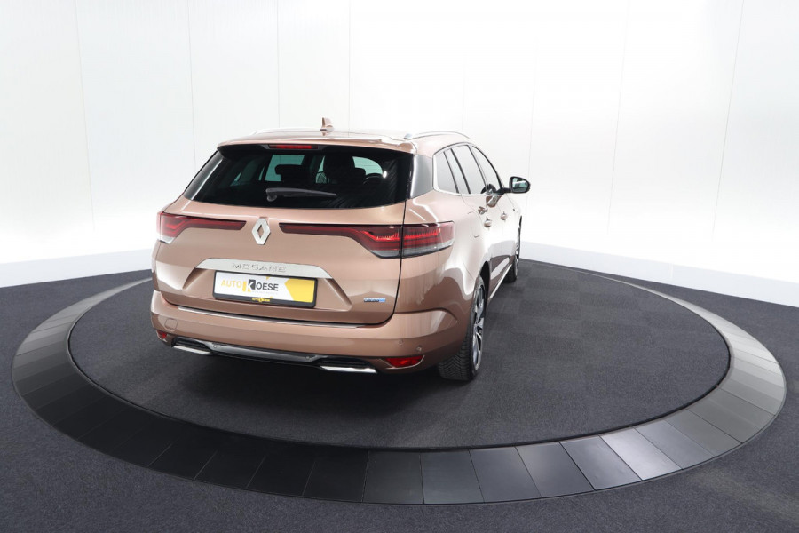 Renault Mégane Estate 1.6 E-Tech Plug-In Hybrid 160 Intens | Stoelmassage | Dodehoekdetectie | Leer | Camera