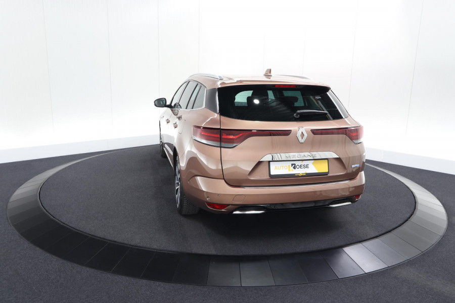 Renault Mégane Estate 1.6 E-Tech Plug-In Hybrid 160 Intens | Stoelmassage | Dodehoekdetectie | Leer | Camera