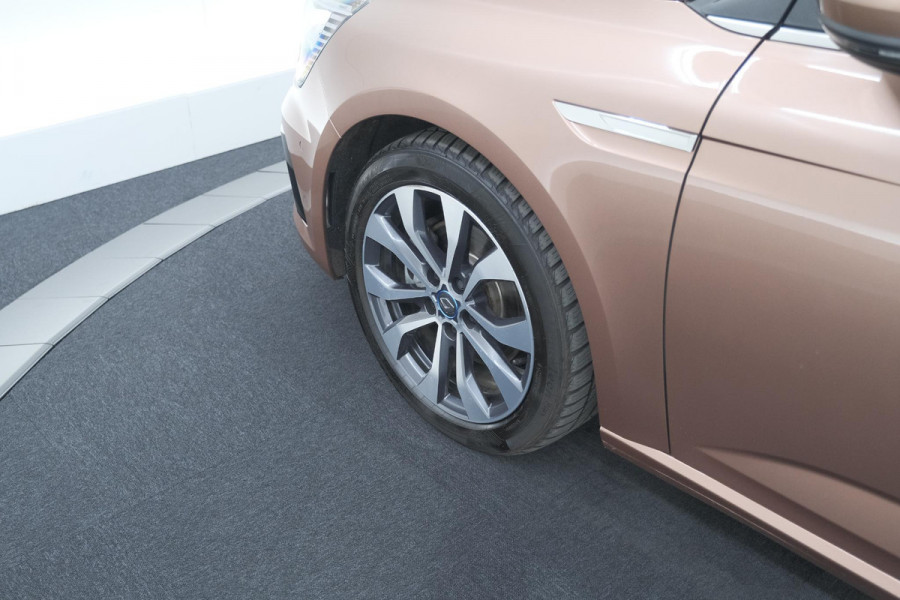 Renault Mégane Estate 1.6 E-Tech Plug-In Hybrid 160 Intens | Stoelmassage | Dodehoekdetectie | Leer | Camera