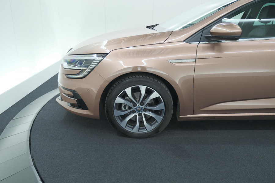 Renault Mégane Estate 1.6 E-Tech Plug-In Hybrid 160 Intens | Stoelmassage | Dodehoekdetectie | Leer | Camera