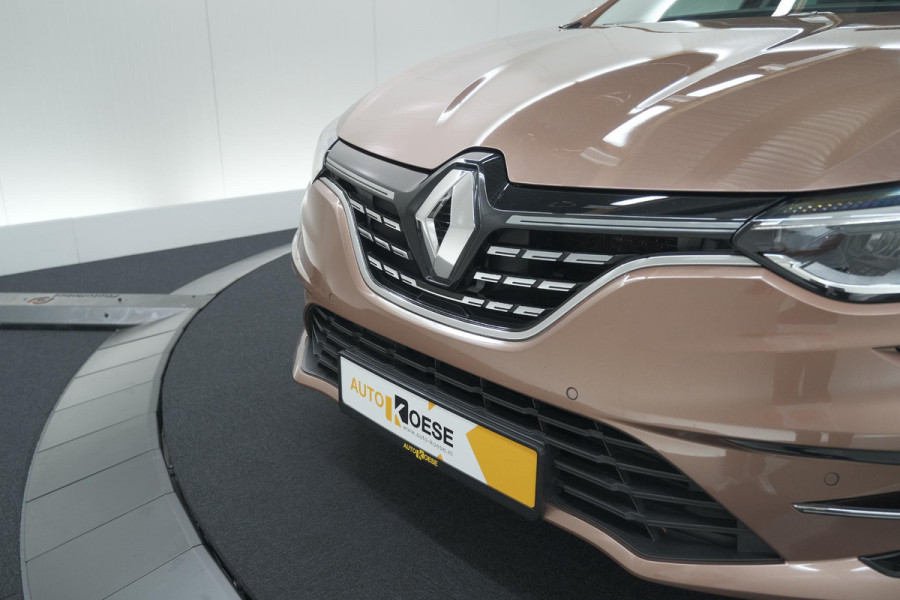 Renault Mégane Estate 1.6 E-Tech Plug-In Hybrid 160 Intens | Stoelmassage | Dodehoekdetectie | Leer | Camera