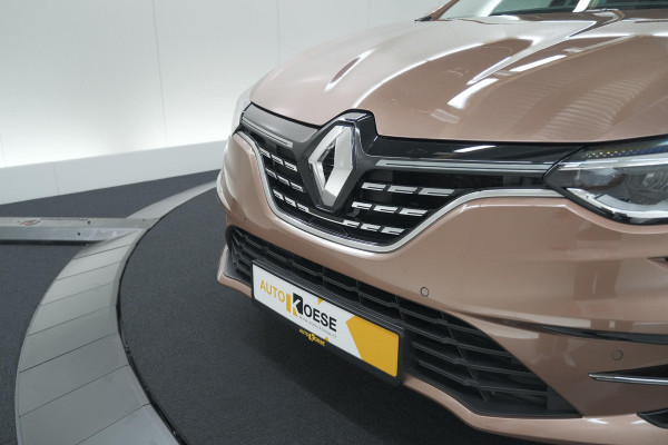 Renault Mégane Estate 1.6 E-Tech Plug-In Hybrid 160 Intens | Stoelmassage | Dodehoekdetectie | Leer | Camera