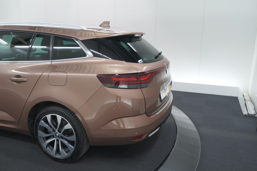 Renault Mégane Estate 1.6 E-Tech Plug-In Hybrid 160 Intens | Stoelmassage | Dodehoekdetectie | Leer | Camera
