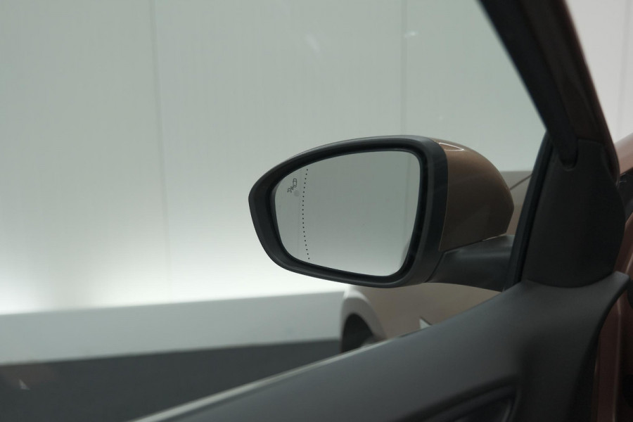 Renault Mégane Estate 1.6 E-Tech Plug-In Hybrid 160 Intens | Stoelmassage | Dodehoekdetectie | Leer | Camera