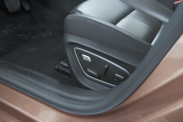 Renault Mégane Estate 1.6 E-Tech Plug-In Hybrid 160 Intens | Stoelmassage | Dodehoekdetectie | Leer | Camera