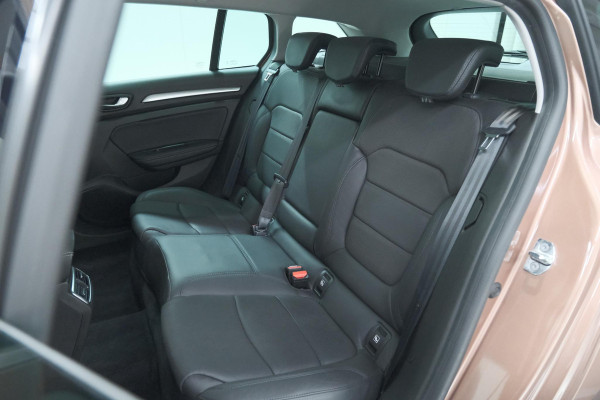 Renault Mégane Estate 1.6 E-Tech Plug-In Hybrid 160 Intens | Stoelmassage | Dodehoekdetectie | Leer | Camera