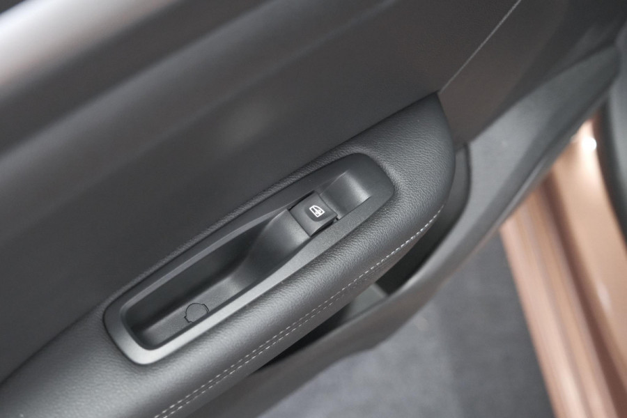 Renault Mégane Estate 1.6 E-Tech Plug-In Hybrid 160 Intens | Stoelmassage | Dodehoekdetectie | Leer | Camera