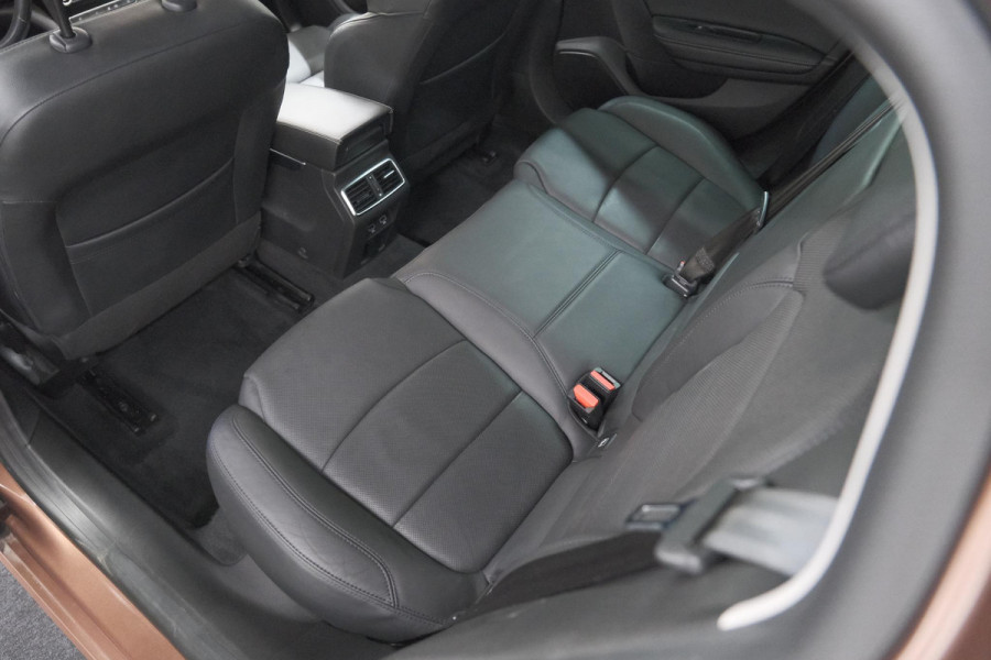 Renault Mégane Estate 1.6 E-Tech Plug-In Hybrid 160 Intens | Stoelmassage | Dodehoekdetectie | Leer | Camera