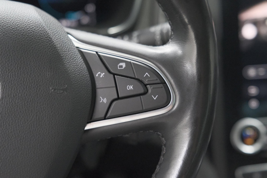 Renault Mégane Estate 1.6 E-Tech Plug-In Hybrid 160 Intens | Stoelmassage | Dodehoekdetectie | Leer | Camera