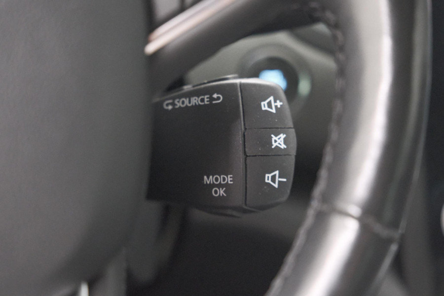 Renault Mégane Estate 1.6 E-Tech Plug-In Hybrid 160 Intens | Stoelmassage | Dodehoekdetectie | Leer | Camera