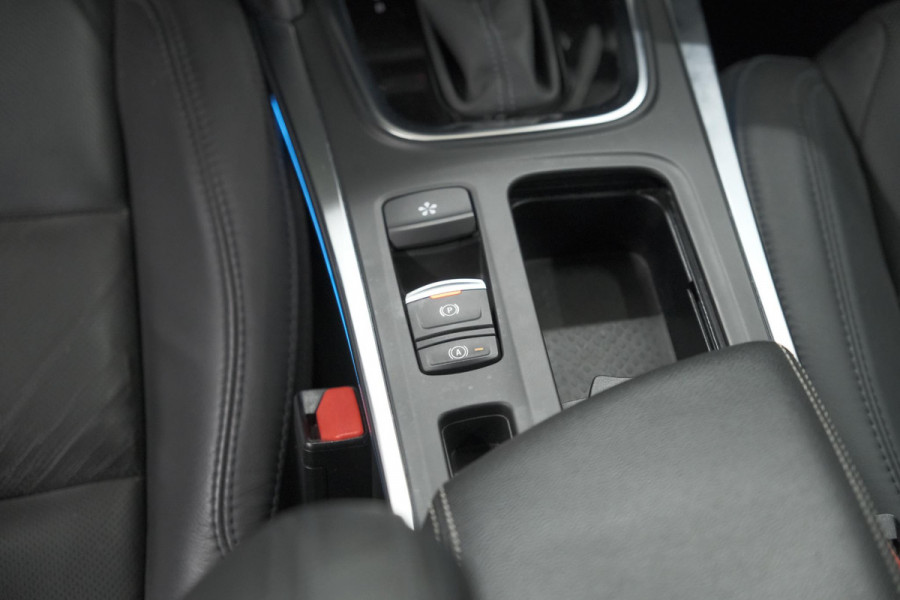 Renault Mégane Estate 1.6 E-Tech Plug-In Hybrid 160 Intens | Stoelmassage | Dodehoekdetectie | Leer | Camera