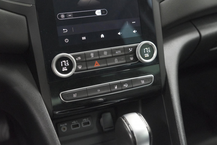 Renault Mégane Estate 1.6 E-Tech Plug-In Hybrid 160 Intens | Stoelmassage | Dodehoekdetectie | Leer | Camera