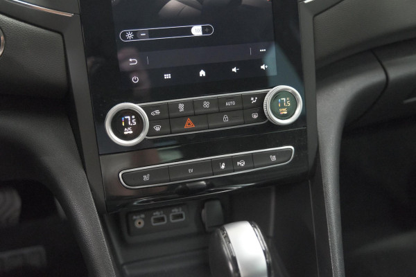 Renault Mégane Estate 1.6 E-Tech Plug-In Hybrid 160 Intens | Stoelmassage | Dodehoekdetectie | Leer | Camera