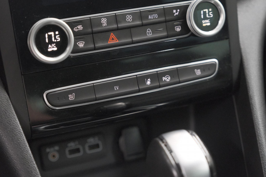 Renault Mégane Estate 1.6 E-Tech Plug-In Hybrid 160 Intens | Stoelmassage | Dodehoekdetectie | Leer | Camera