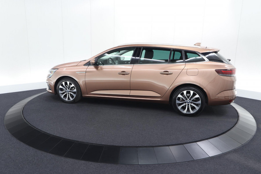 Renault Mégane Estate 1.6 E-Tech Plug-In Hybrid 160 Intens | Stoelmassage | Dodehoekdetectie | Leer | Camera