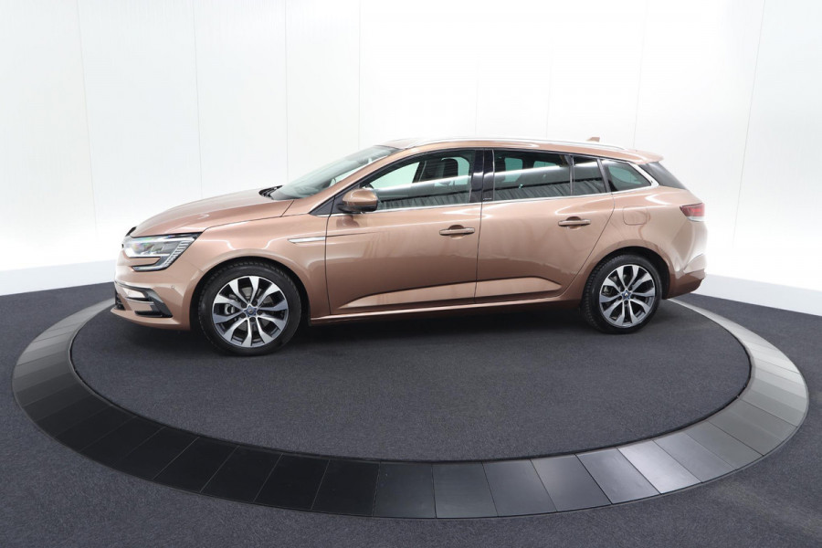 Renault Mégane Estate 1.6 E-Tech Plug-In Hybrid 160 Intens | Stoelmassage | Dodehoekdetectie | Leer | Camera