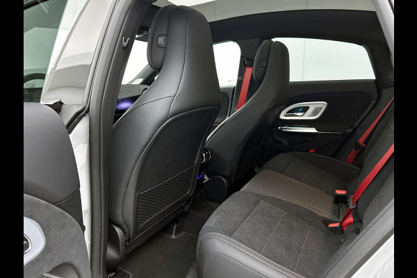 Mercedes-Benz CLA-Klasse 200 Business Solution AMG | Premium Plus | Winterpakket | Nightpakket | Rijassistentiepakket | Smartphone integratie | MBUX Augmented Reality navigatie |