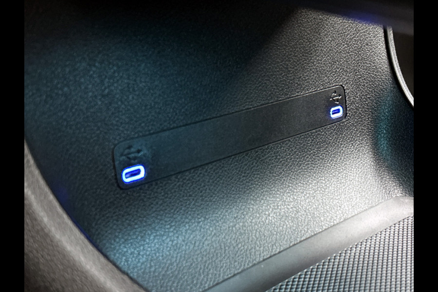 Mercedes-Benz CLA-Klasse 200 Business Solution AMG | Premium Plus | Winterpakket | Nightpakket | Rijassistentiepakket | Smartphone integratie | MBUX Augmented Reality navigatie |