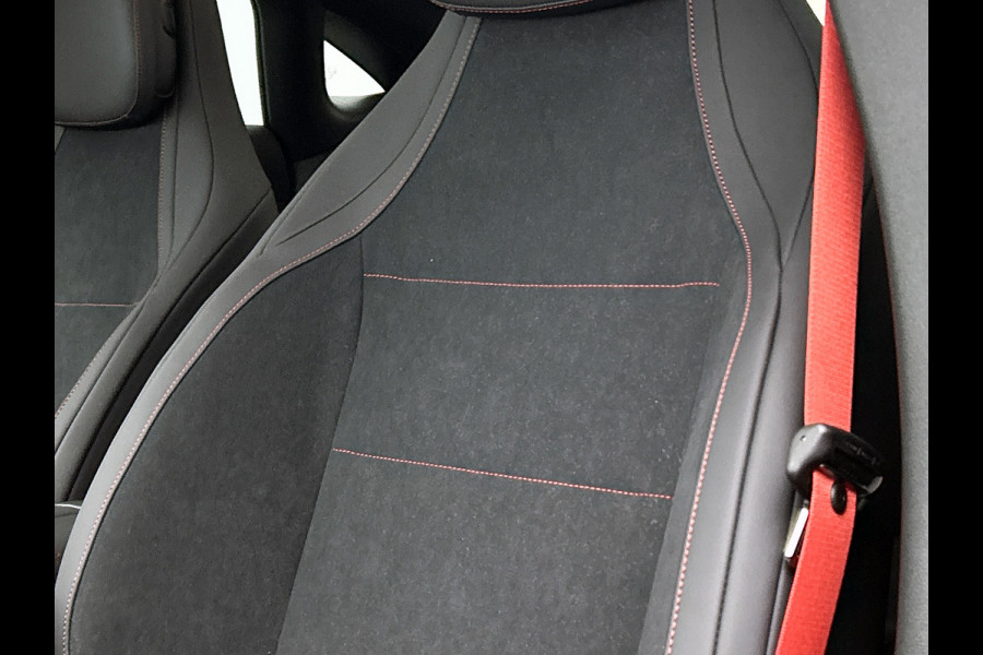 Mercedes-Benz CLA-Klasse 200 Business Solution AMG | Premium Plus | Winterpakket | Nightpakket | Rijassistentiepakket | Smartphone integratie | MBUX Augmented Reality navigatie |