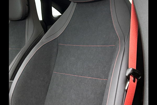 Mercedes-Benz CLA-Klasse 200 Business Solution AMG | Premium Plus | Winterpakket | Nightpakket | Rijassistentiepakket | Smartphone integratie | MBUX Augmented Reality navigatie |