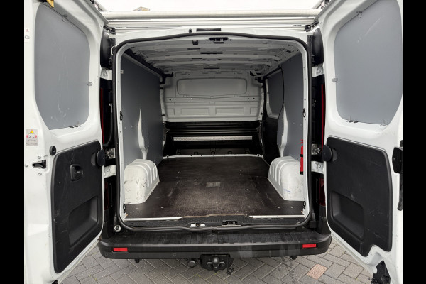 Renault Trafic 2.0 dCi 120 PK / L1H1 / 1e EIG. / TREKHAAK / IMPERIAAL / AIRCO / CRUISE / 3-ZITS / LED