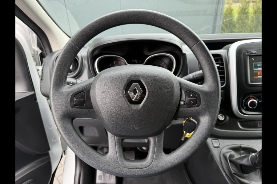 Renault Trafic 2.0 dCi 120 PK / L1H1 / 1e EIG. / TREKHAAK / IMPERIAAL / AIRCO / CRUISE / 3-ZITS / LED