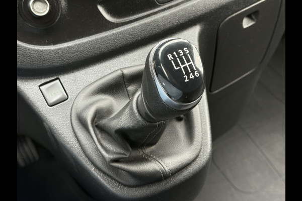 Renault Trafic 2.0 dCi 120 PK / L1H1 / 1e EIG. / TREKHAAK / IMPERIAAL / AIRCO / CRUISE / 3-ZITS / LED