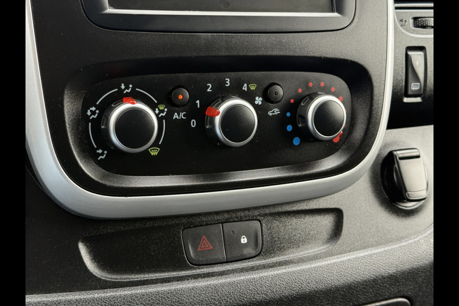 Renault Trafic 2.0 dCi 120 PK / L1H1 / 1e EIG. / TREKHAAK / IMPERIAAL / AIRCO / CRUISE / 3-ZITS / LED