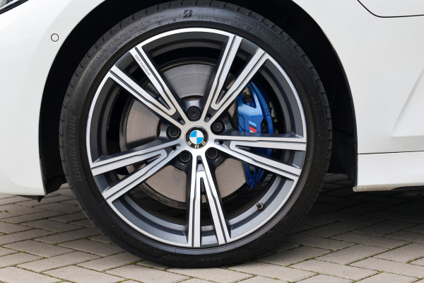 BMW 3-serie 330e Business Edition Plus | BTW | NAP | M-SPORT | LASER | KEYLESS | 360 | LEDER | DEALER ONDH |