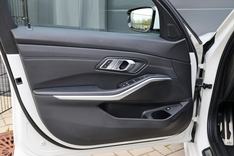 BMW 3-serie 330e Business Edition Plus | BTW | NAP | M-SPORT | LASER | KEYLESS | 360 | LEDER | DEALER ONDH |